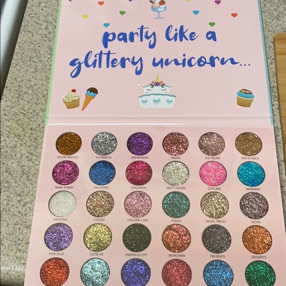 Eye glitter palette! - Picture 2 of 3